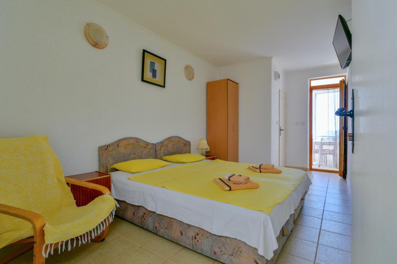 Pataki Studios Petrovac Bagian luar foto