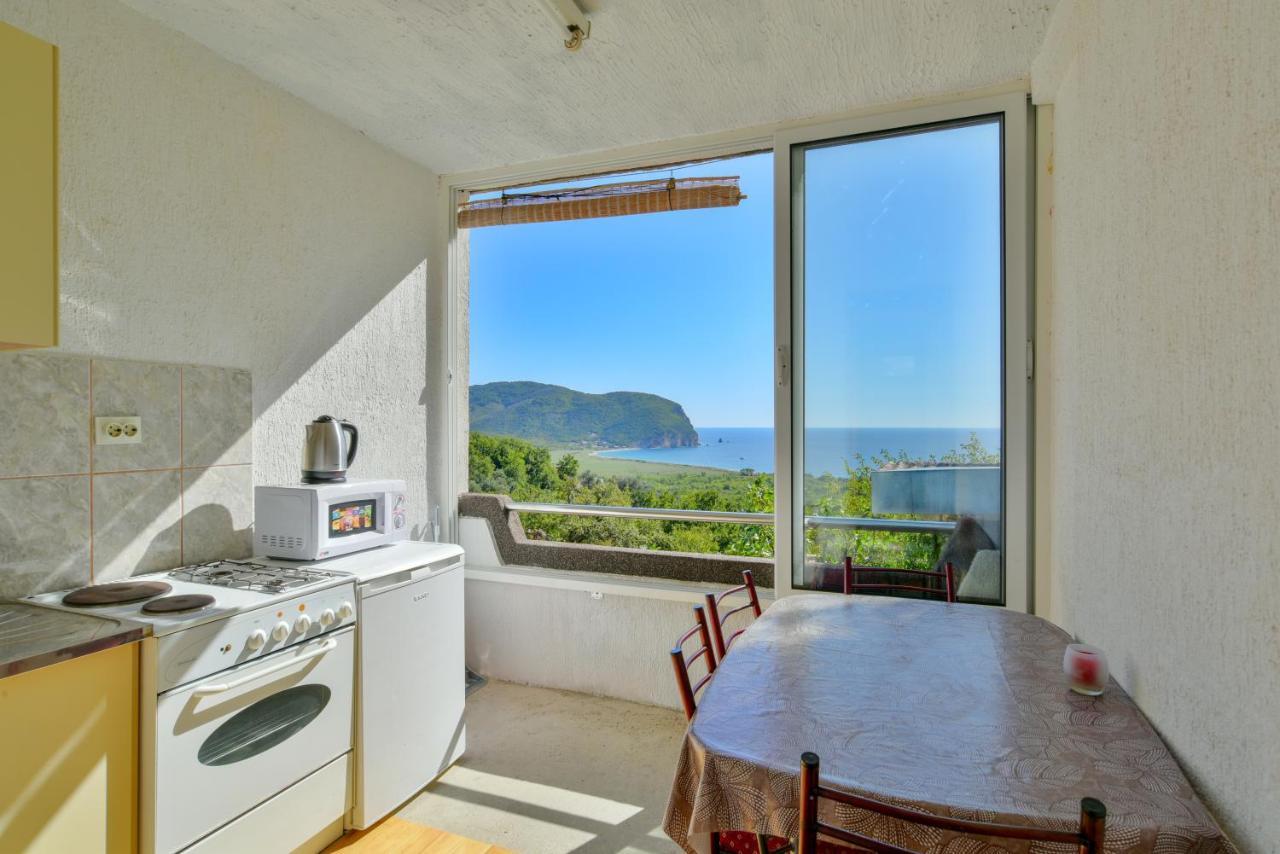 Pataki Studios Petrovac Bagian luar foto