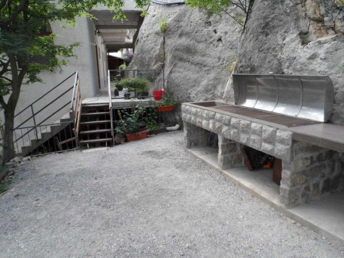 Pataki Studios Petrovac Bagian luar foto